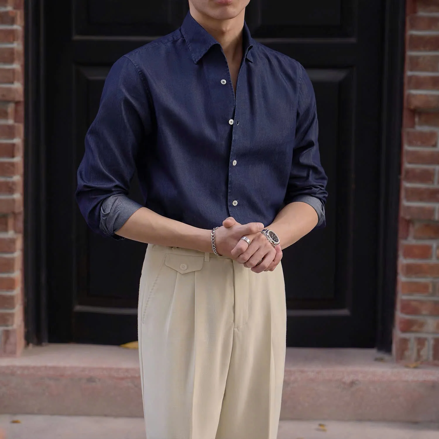 Modern Denim Shirt with Hidden Button-Down Collar - Image 4
